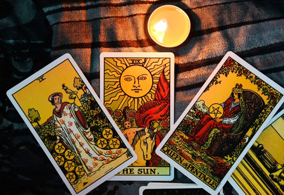 Explore Tarot Mysteries with Easy-to-Use Apps