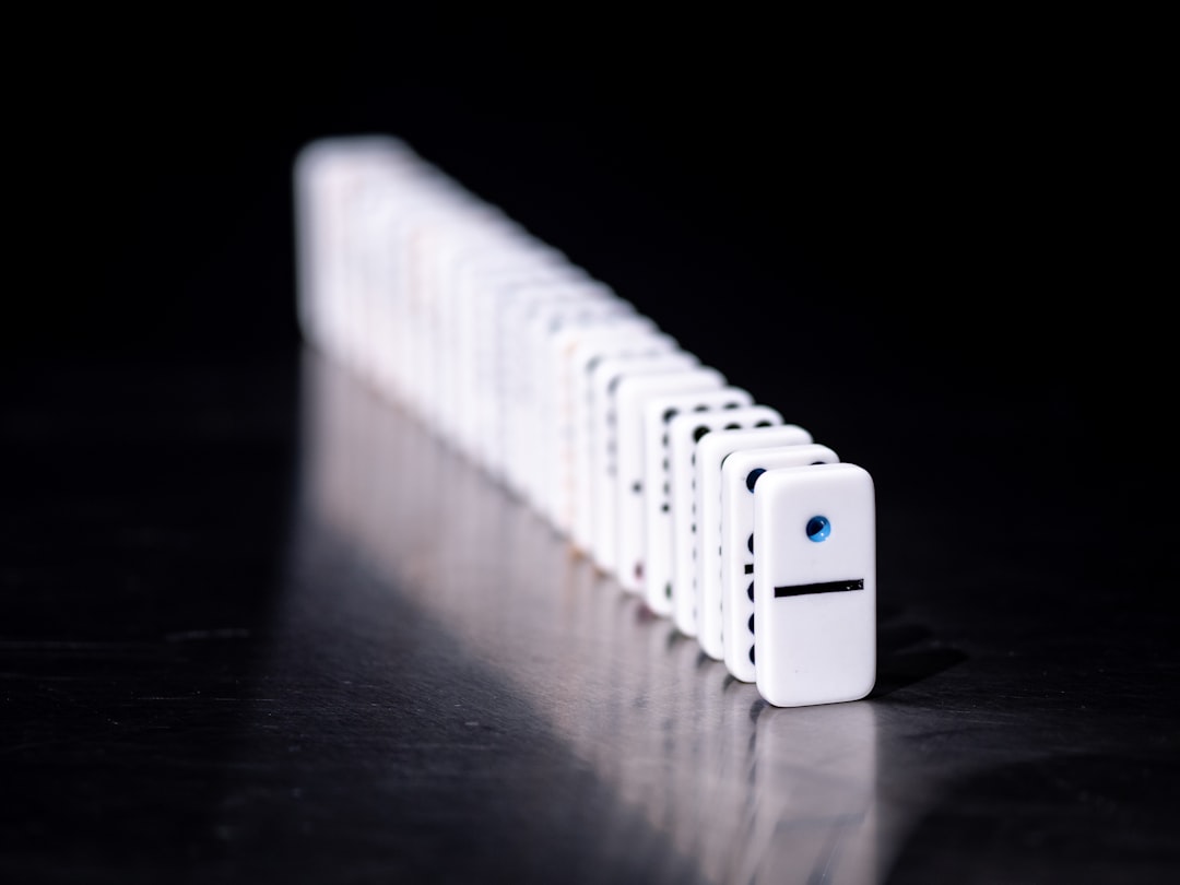Play Dominoes Online: Tips, Platforms, and Strategies