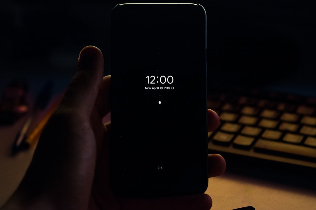 Real-Time Alarm Clock: Instant Notifications and Sync